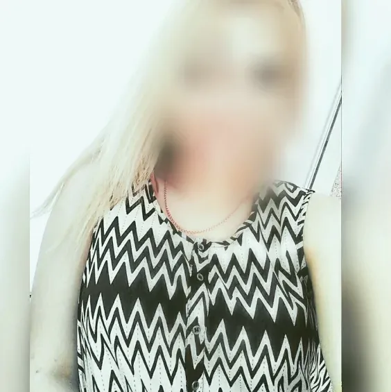 Amira, 29