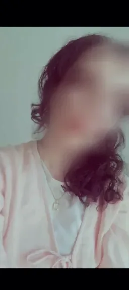 Julia, 27