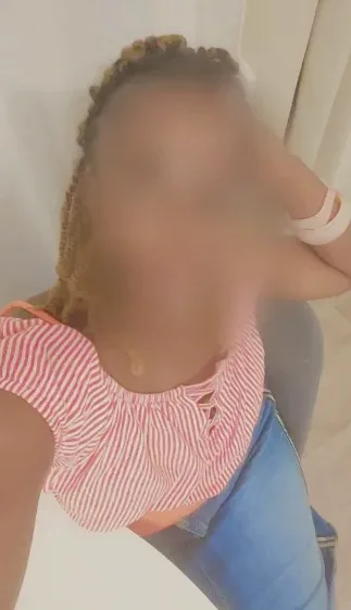 Lilly, 29
