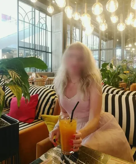 Melina, 38