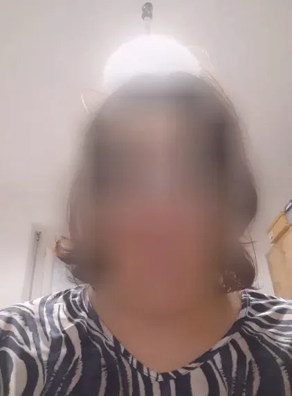 Mia, 28