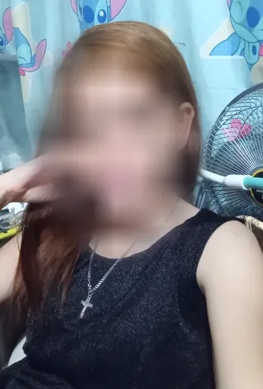 Pauline, 32