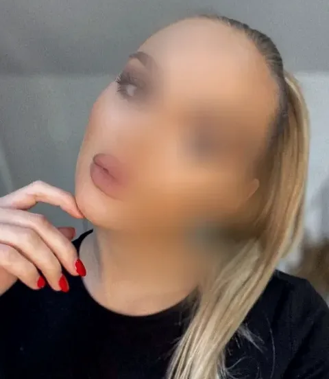 Pauline, 31